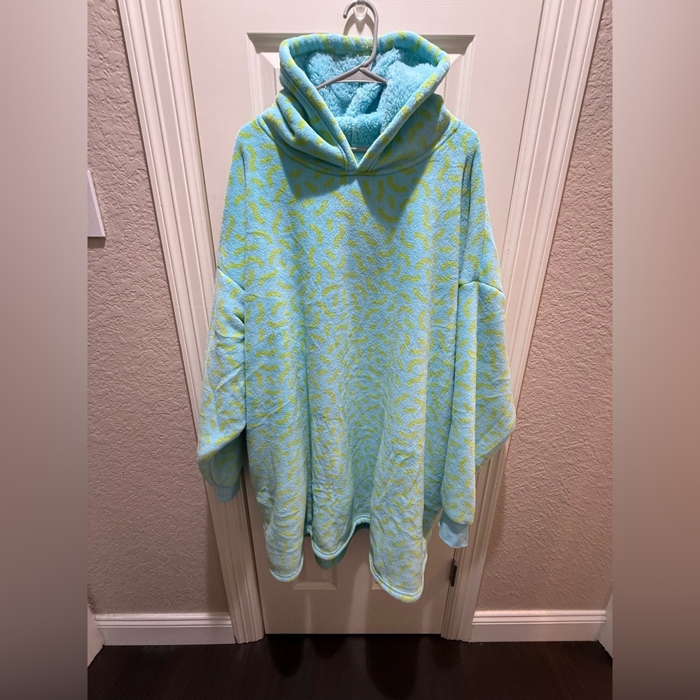 TYPO Slounge Around Oversized Hoodie